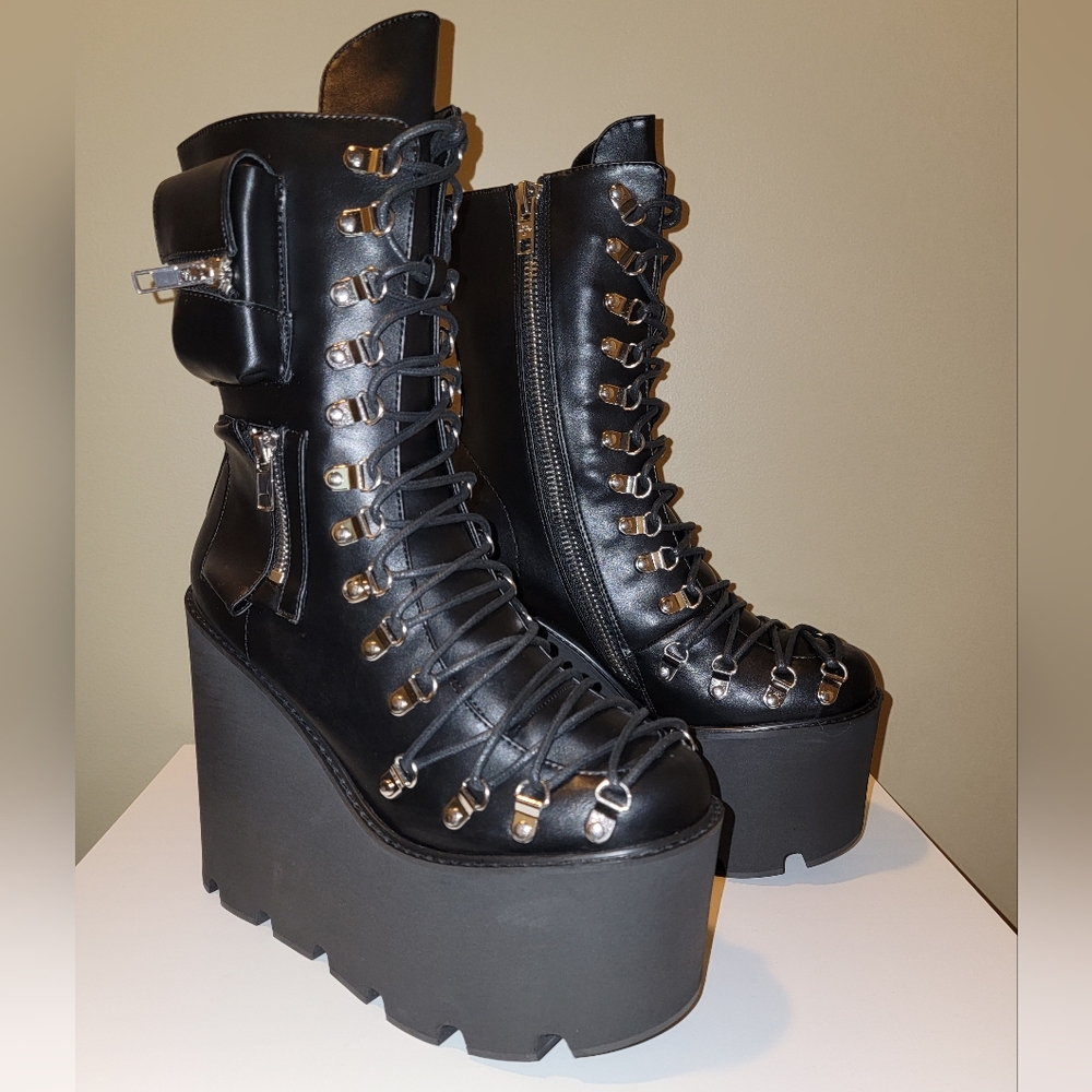 Current Mood Obsidian Pocket Traitor Boots Size 10